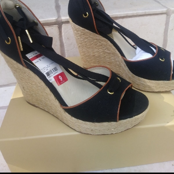 Michael Kors Lilah Wedge Canvas Sandals Size 9M - Picture 5 of 6